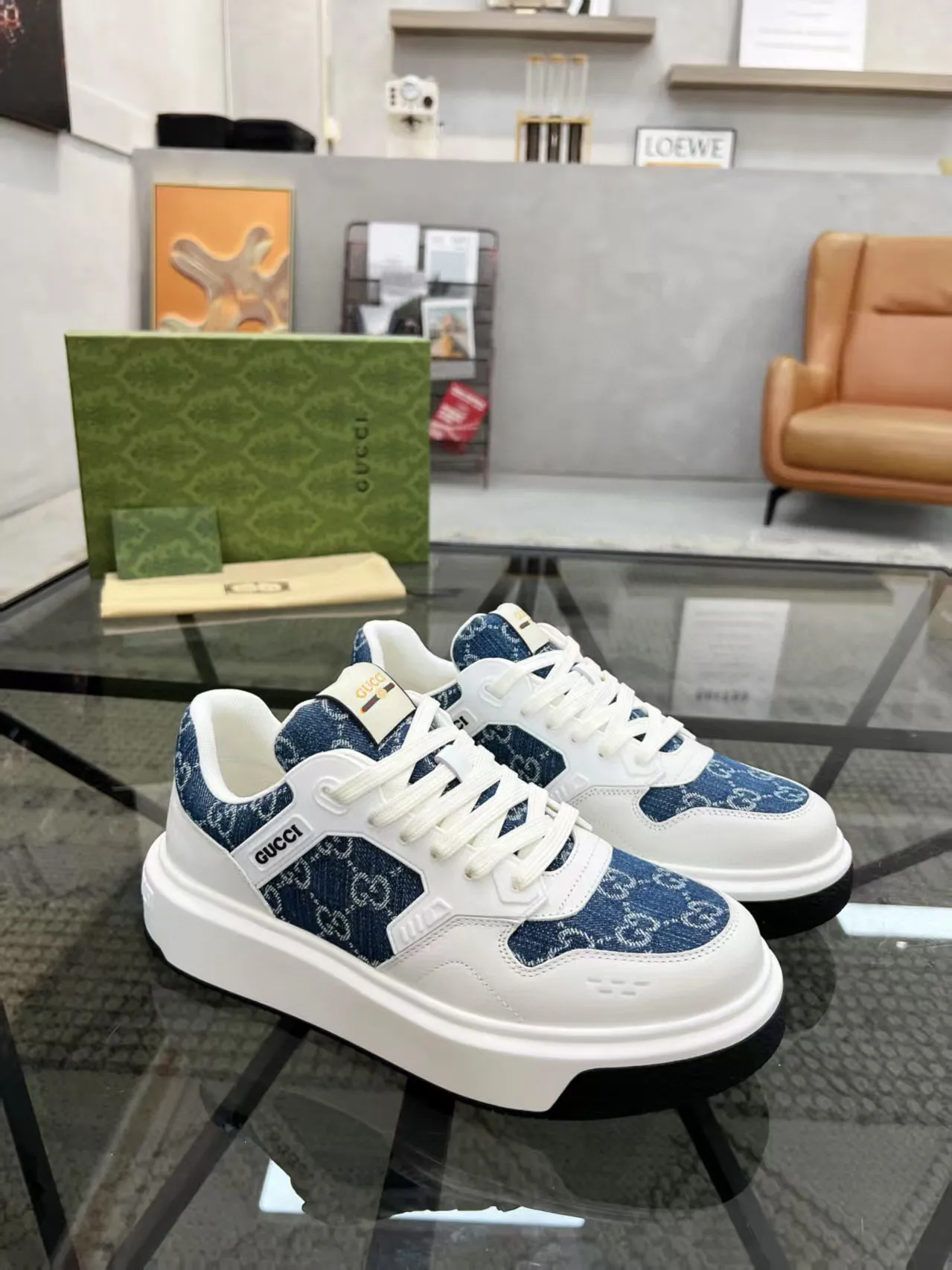 Factory price: 460💰Gucci new men's shoes GUCCI [Lightning] latest shoes are shipped. Original quality, fashionable, made of special materials, sheepskin lining, brand new packaging. The foot feels super comfortable and the workmanship is impeccable. Size: 38-44, customized 45